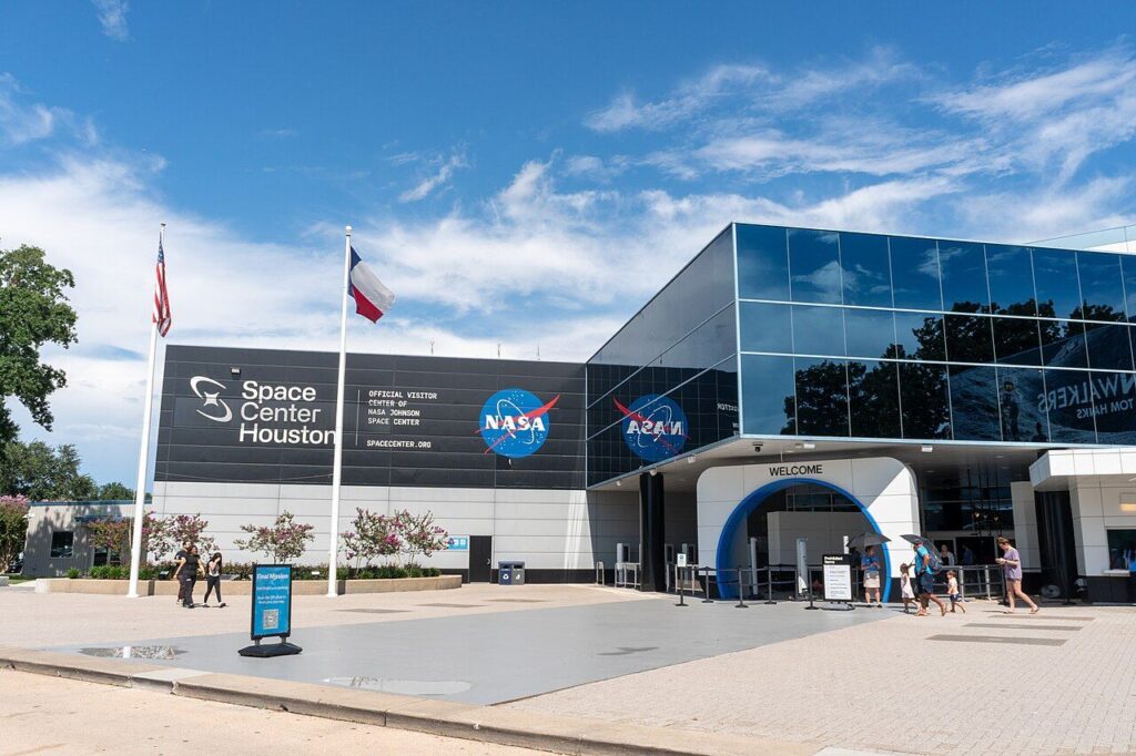 Space_Center_Houston_2025.08_-f7X9drSP